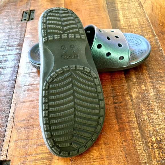CROCS Iconic Comfort Iridescent Green Sandal Slides - Women's 9, Men's 7 - Picture 6 of 9
